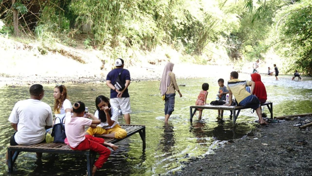 Kebon Pring Floating Resort & Market Bantul Exteriör bild
