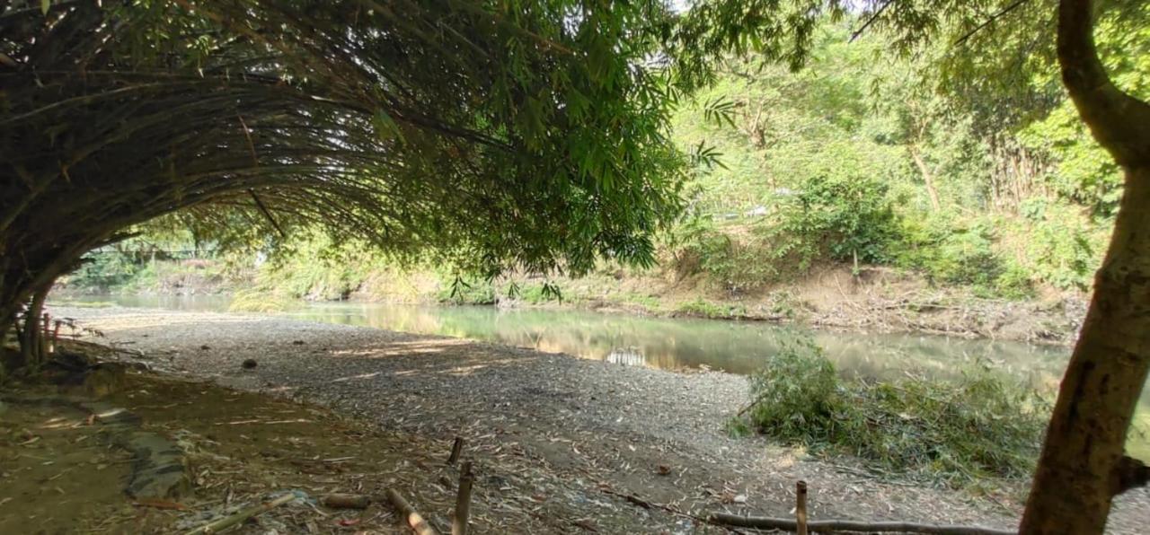 Kebon Pring Floating Resort & Market Bantul Exteriör bild