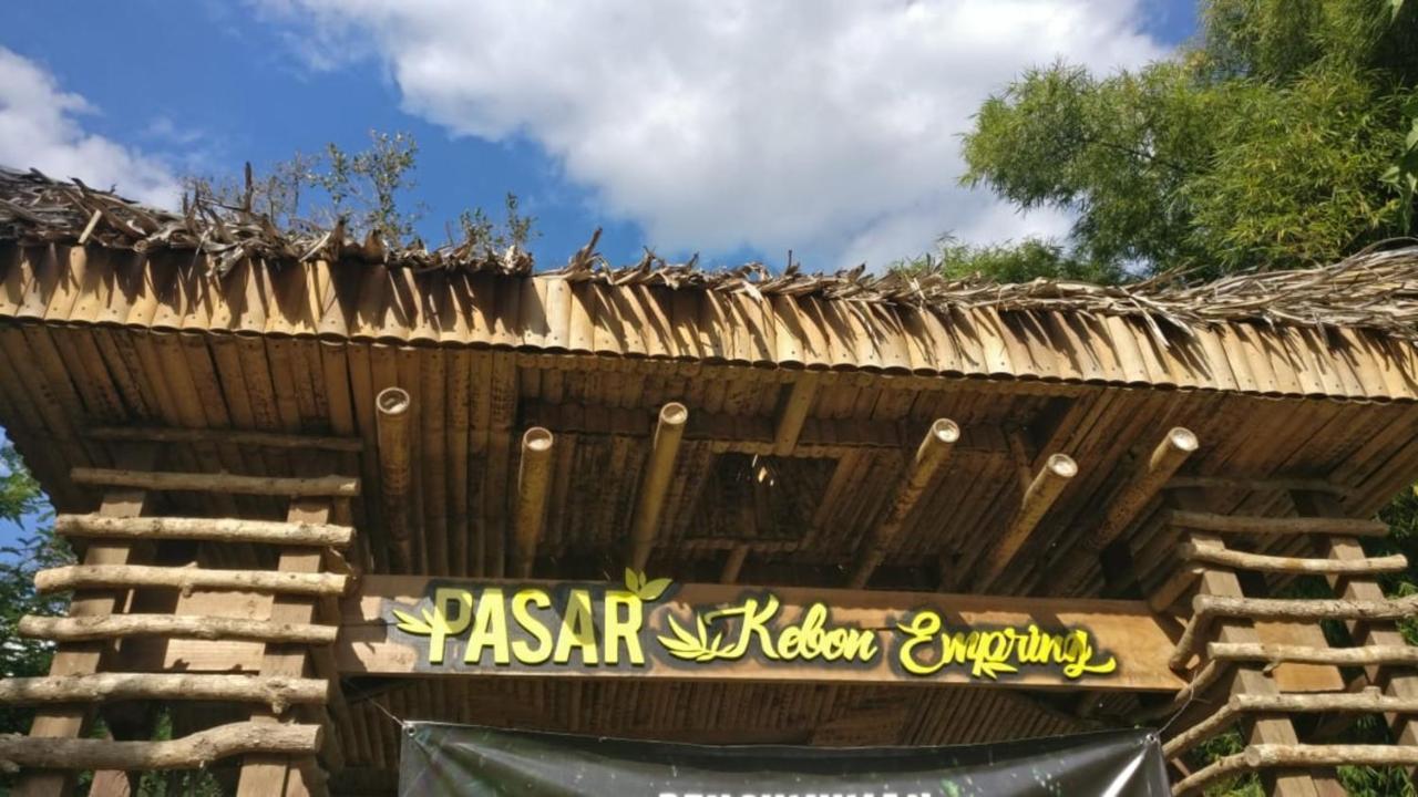 Kebon Pring Floating Resort & Market Bantul Exteriör bild