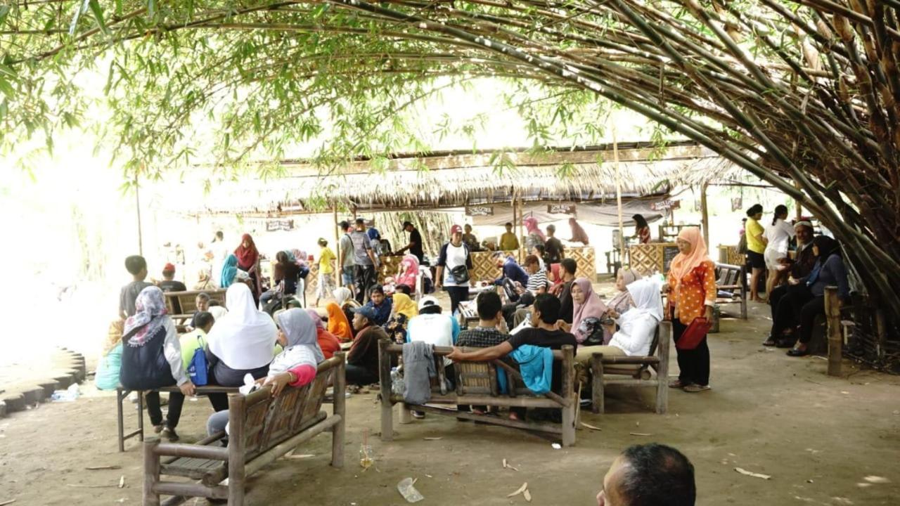 Kebon Pring Floating Resort & Market Bantul Exteriör bild